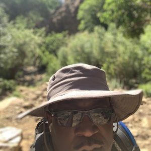 Meet your Posher, Derrick